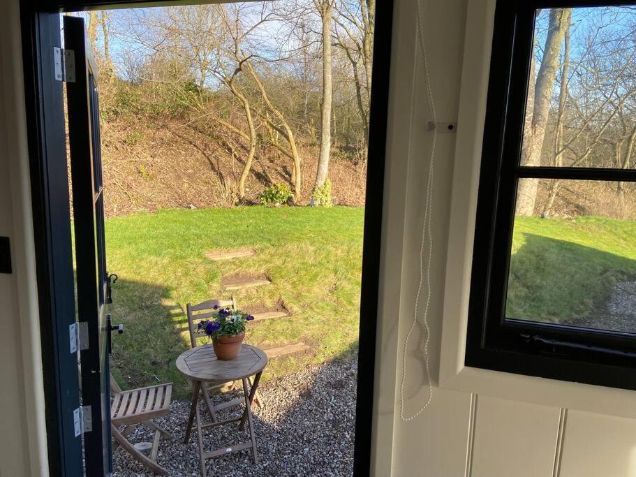 Peaceful Shepherd'S Hut In Beautiful Countryside. 林利斯戈 外观 照片